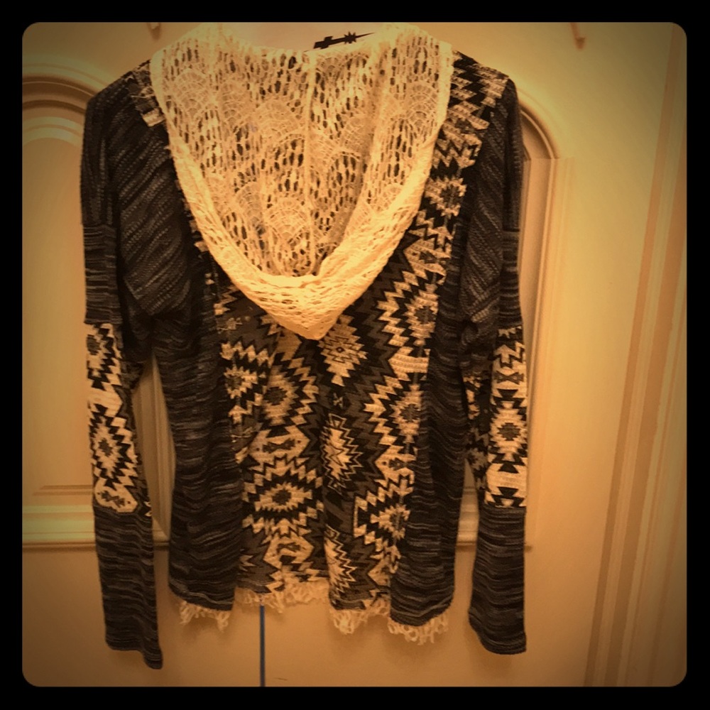 Hooded pullover